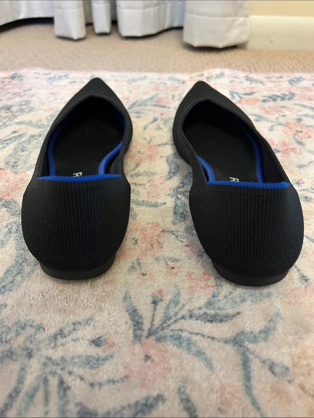 💕Rothy's Black Pointed Knit Flats with Blue Trim💕 - Picture 4 of 6